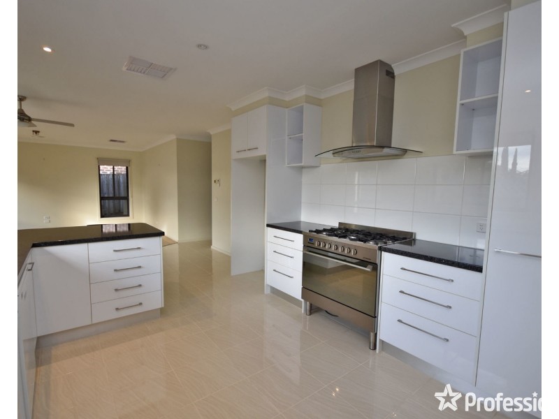 15A Nolan Avenue, Mooroolbark VIC 3138