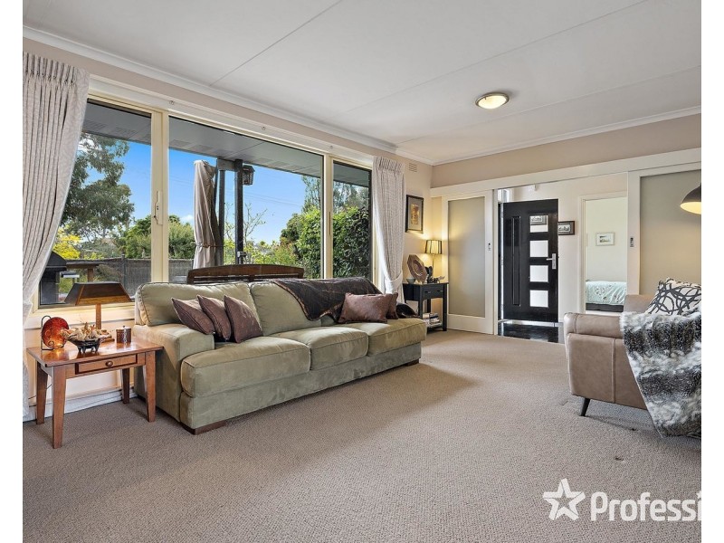 42 Fernhill Road, Mount Evelyn VIC 3796