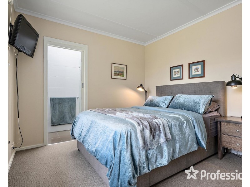 42 Fernhill Road, Mount Evelyn VIC 3796