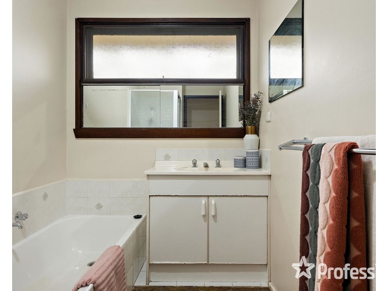 27 The Avenue, Montrose VIC 3765