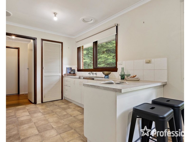 27 The Avenue, Montrose VIC 3765