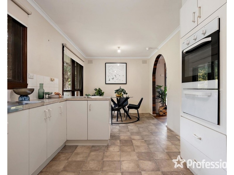 27 The Avenue, Montrose VIC 3765