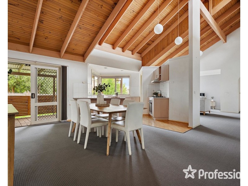 11/12 Emora Street, Croydon VIC 3136