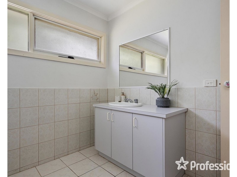 11/12 Emora Street, Croydon VIC 3136