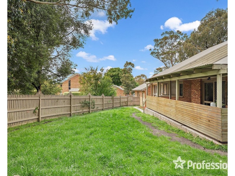 11/12 Emora Street, Croydon VIC 3136