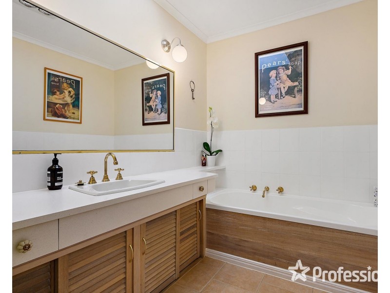 37 Kipling Avenue, Mooroolbark VIC 3138