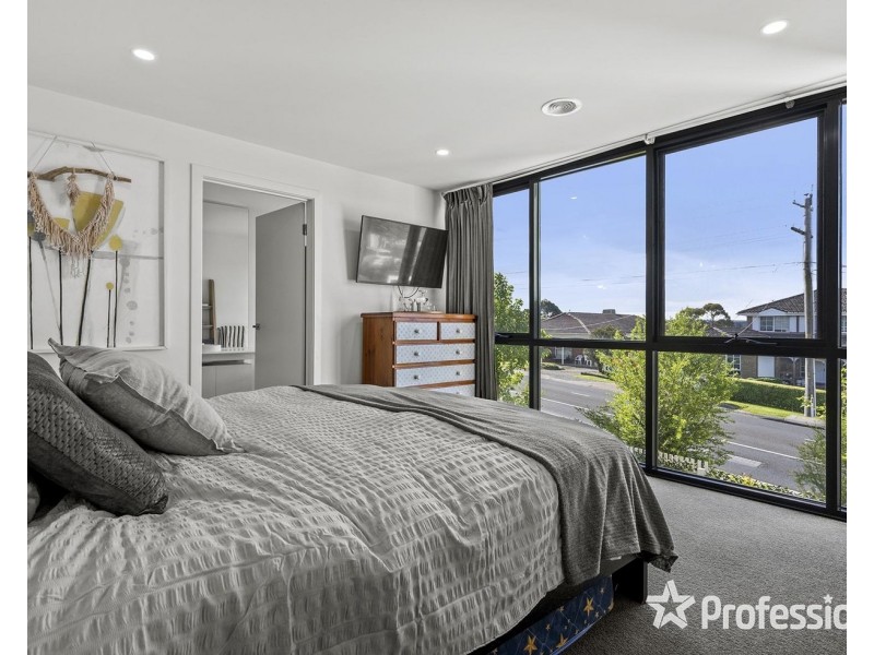 4 Amadeo Way, Chirnside Park VIC 3116