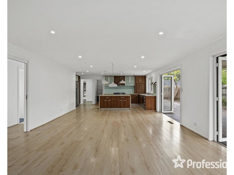 38 McDermott Avenue, Mooroolbark VIC 3138