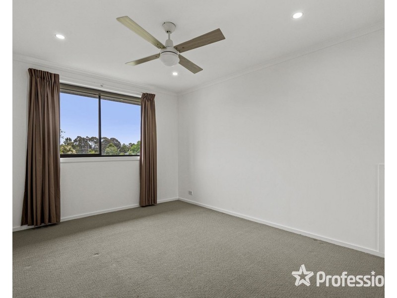 38 McDermott Avenue, Mooroolbark VIC 3138