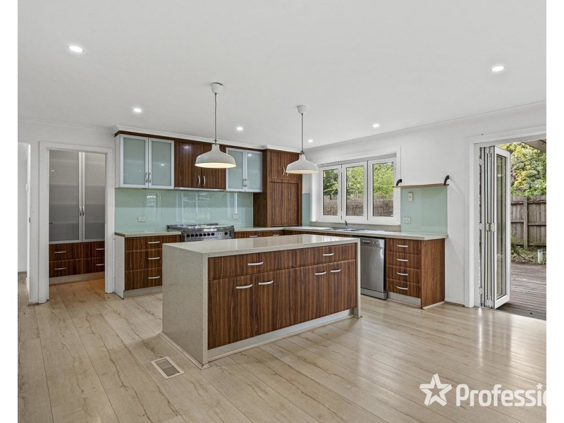 38 McDermott Avenue, Mooroolbark VIC 3138