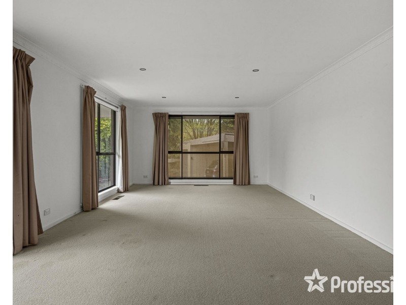 38 McDermott Avenue, Mooroolbark VIC 3138