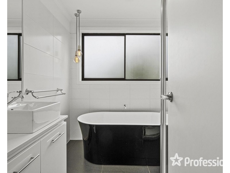 38 McDermott Avenue, Mooroolbark VIC 3138