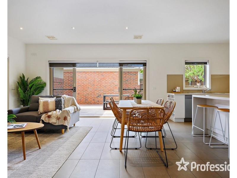 35 Highland Crescent, Mooroolbark VIC 3138