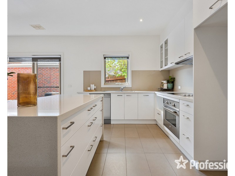 35 Highland Crescent, Mooroolbark VIC 3138