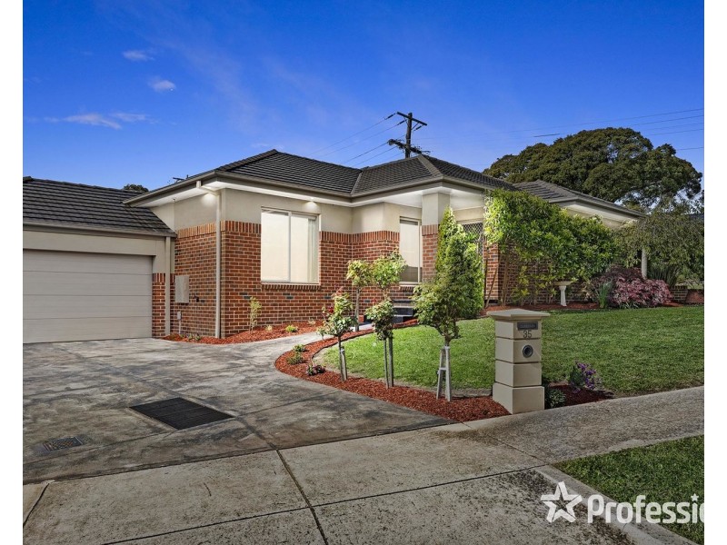 35 Highland Crescent, Mooroolbark VIC 3138
