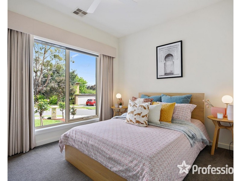 35 Highland Crescent, Mooroolbark VIC 3138