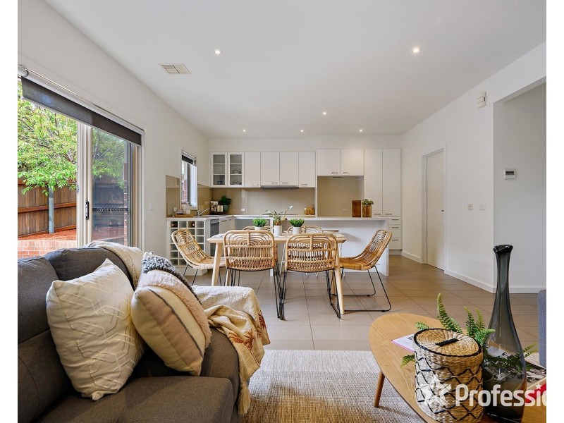 35 Highland Crescent, Mooroolbark VIC 3138