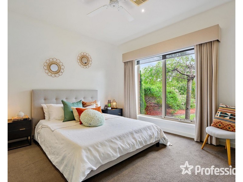 35 Highland Crescent, Mooroolbark VIC 3138