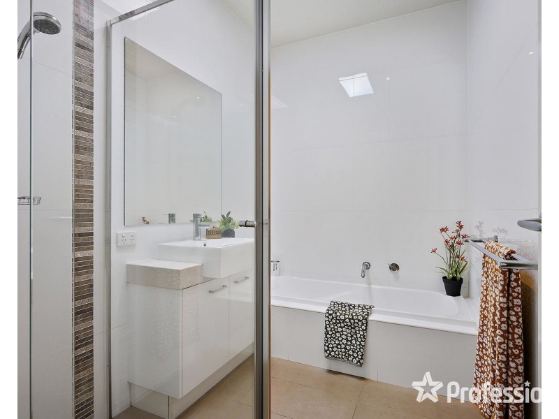 35 Highland Crescent, Mooroolbark VIC 3138