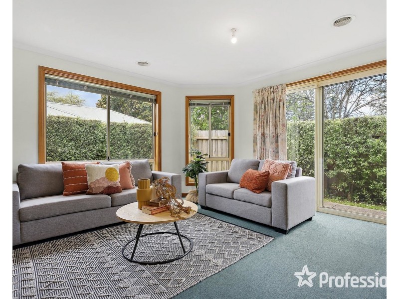 1b Bourke Street, Mount Evelyn VIC 3796