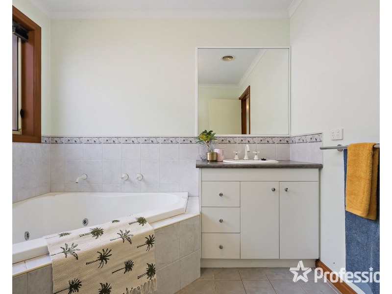 1b Bourke Street, Mount Evelyn VIC 3796