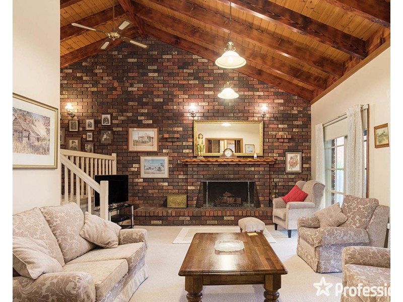 5 Gill Place, Mooroolbark VIC 3138