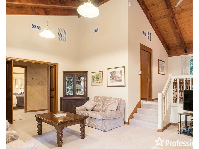 5 Gill Place, Mooroolbark VIC 3138