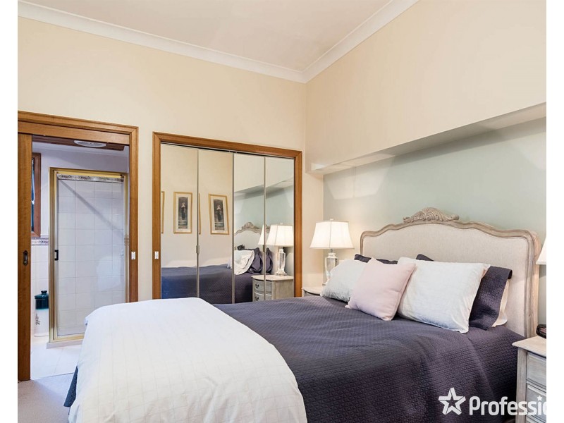 5 Gill Place, Mooroolbark VIC 3138