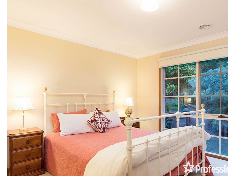 5 Gill Place, Mooroolbark VIC 3138