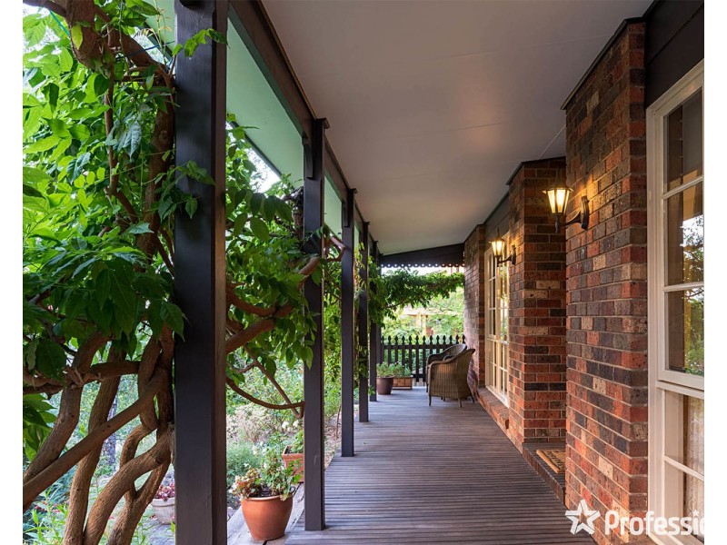 5 Gill Place, Mooroolbark VIC 3138