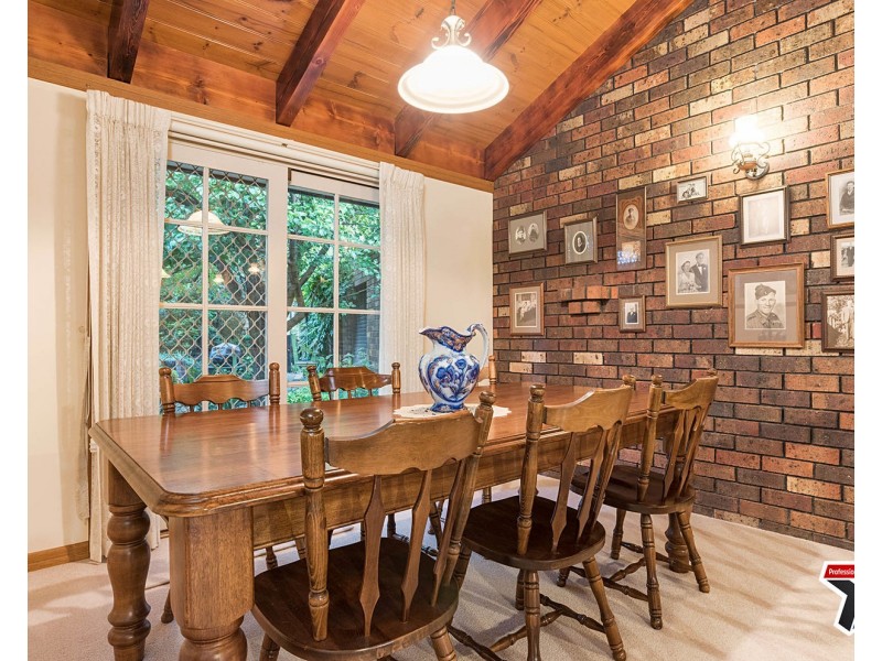 5 Gill Place, Mooroolbark VIC 3138