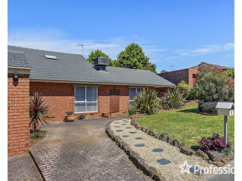 4 Oakbank Court, Mooroolbark VIC 3138