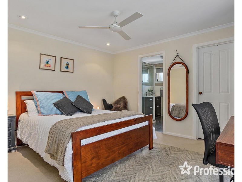 4 Oakbank Court, Mooroolbark VIC 3138