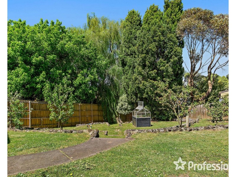 4 Oakbank Court, Mooroolbark VIC 3138