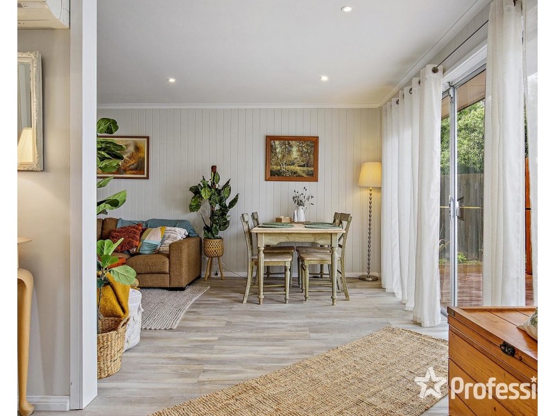 8 Kinarra Court, Mooroolbark VIC 3138