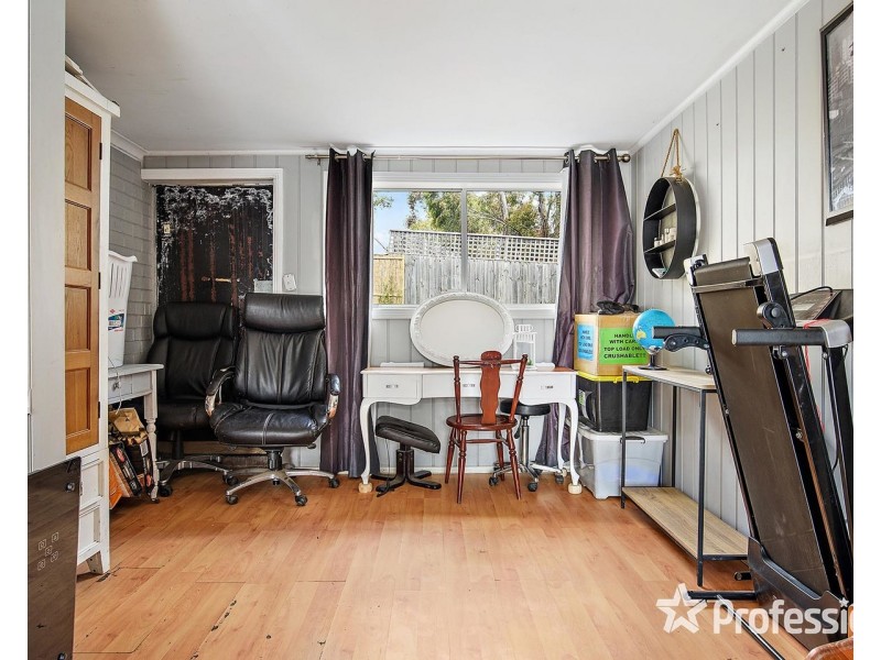 8 Kinarra Court, Mooroolbark VIC 3138