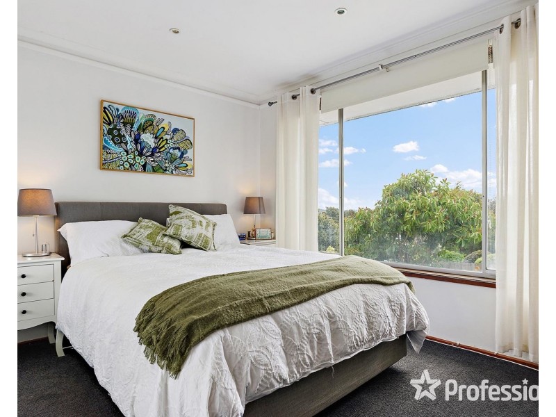 8 Kinarra Court, Mooroolbark VIC 3138