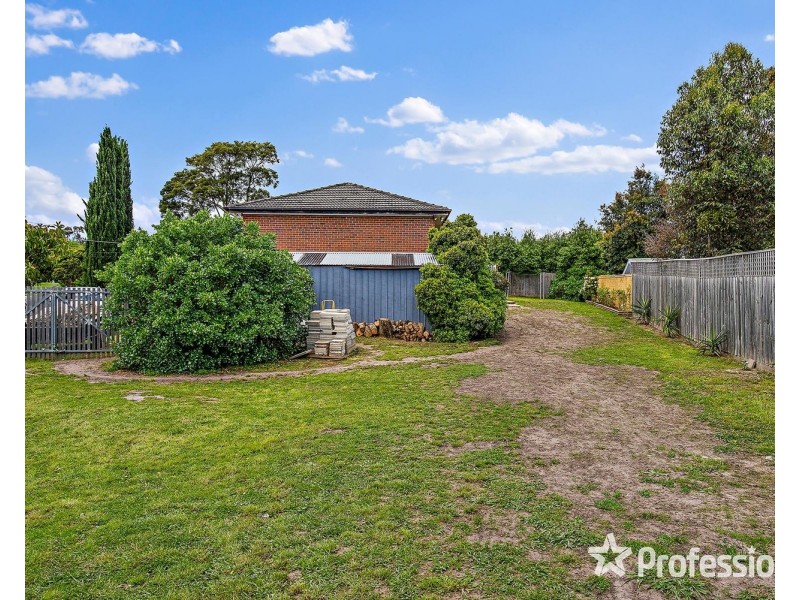 8 Kinarra Court, Mooroolbark VIC 3138