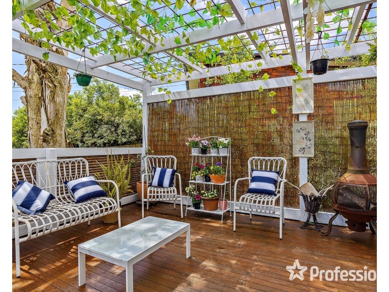 8 Kinarra Court, Mooroolbark VIC 3138