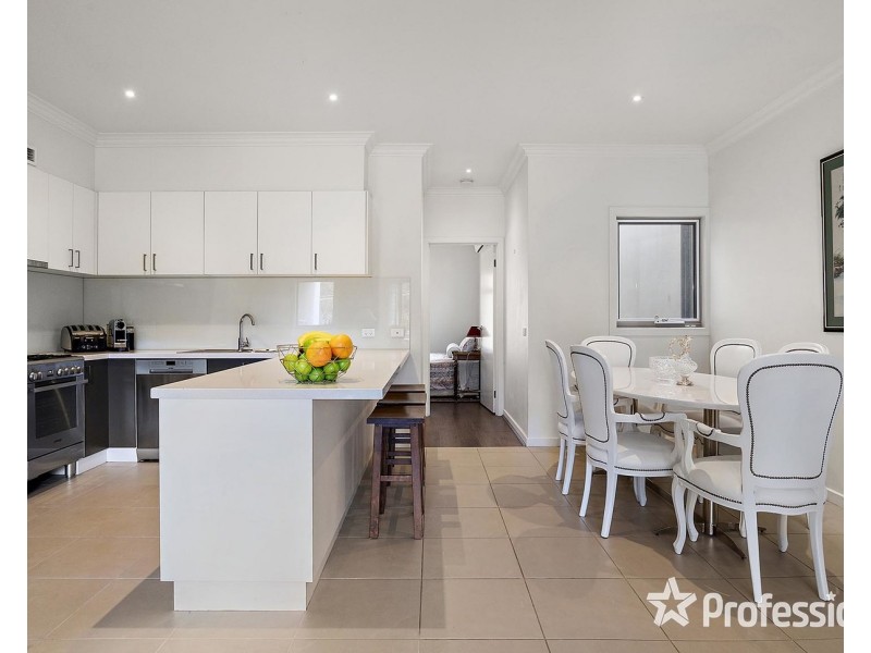 2 Adriana Close, Mooroolbark VIC 3138