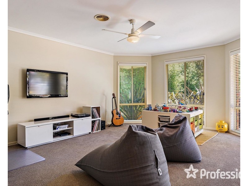 9 Charlwood Drive, Mooroolbark VIC 3138