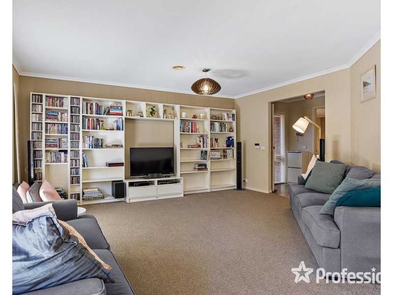 9 Charlwood Drive, Mooroolbark VIC 3138