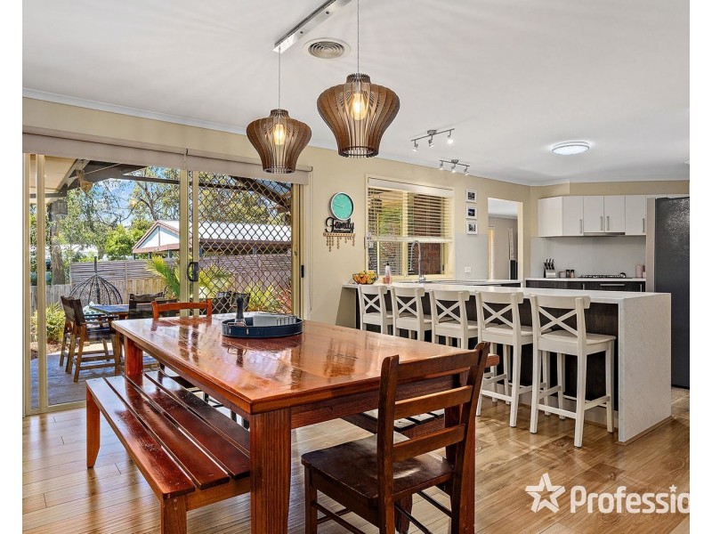 9 Charlwood Drive, Mooroolbark VIC 3138