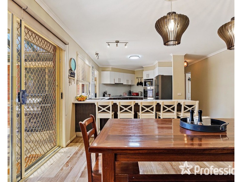 9 Charlwood Drive, Mooroolbark VIC 3138