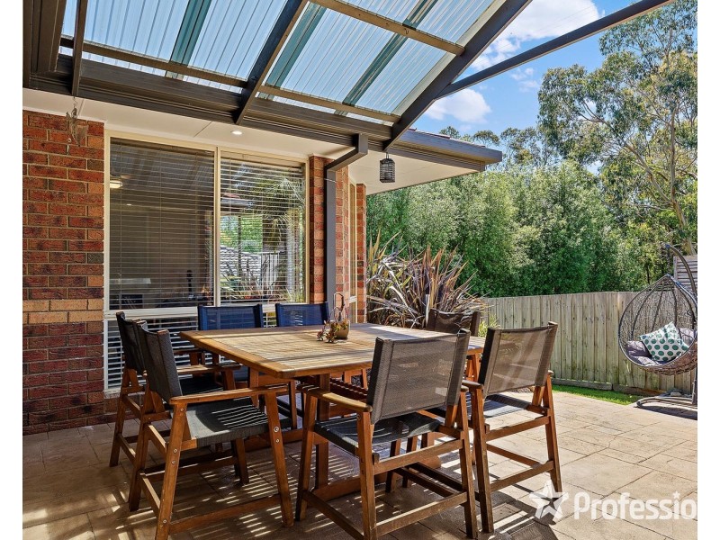 9 Charlwood Drive, Mooroolbark VIC 3138