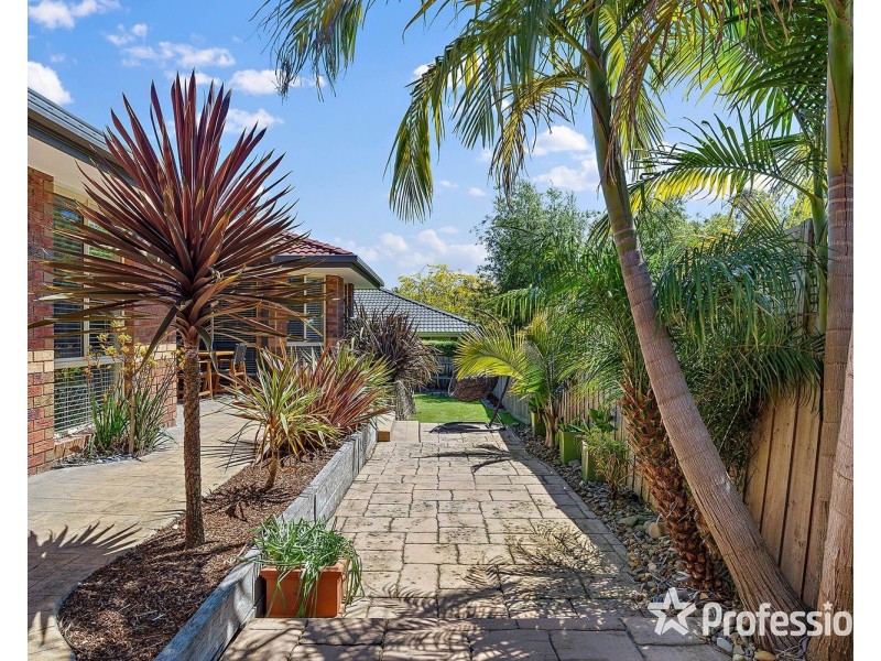 9 Charlwood Drive, Mooroolbark VIC 3138
