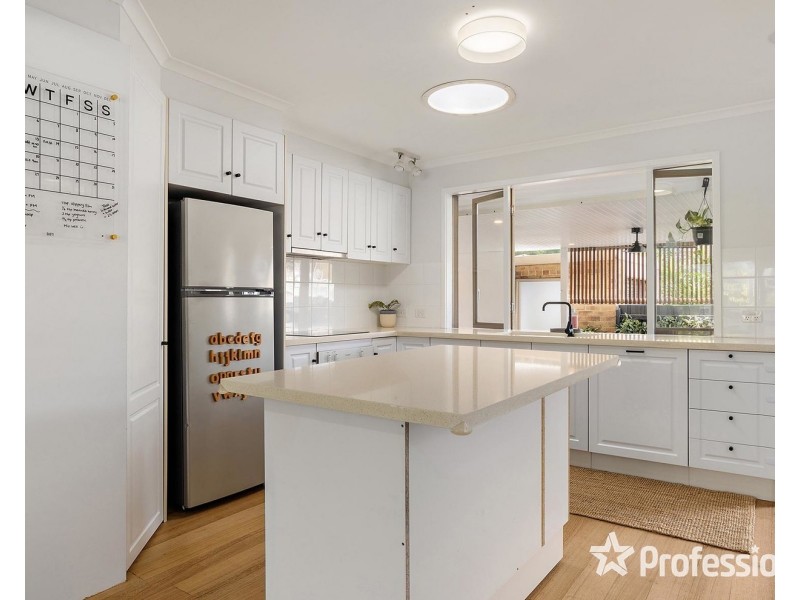 9 Grace Avenue, Mooroolbark VIC 3138