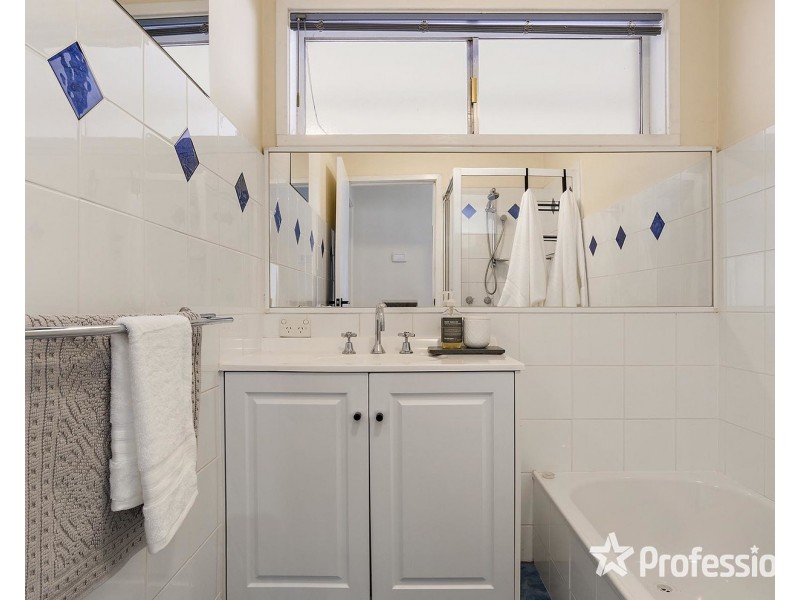 9 Grace Avenue, Mooroolbark VIC 3138