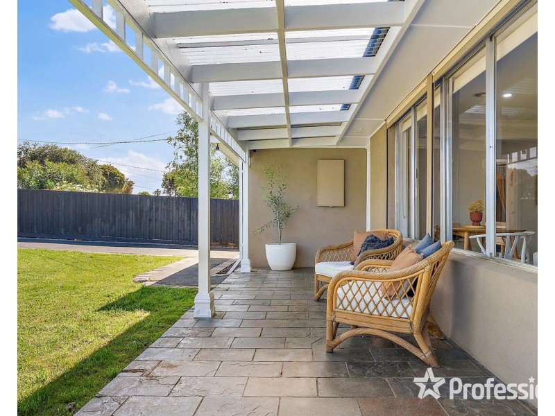 9 Grace Avenue, Mooroolbark VIC 3138