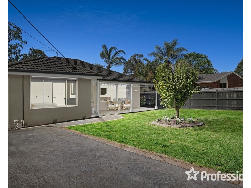 9 Grace Avenue, Mooroolbark VIC 3138
